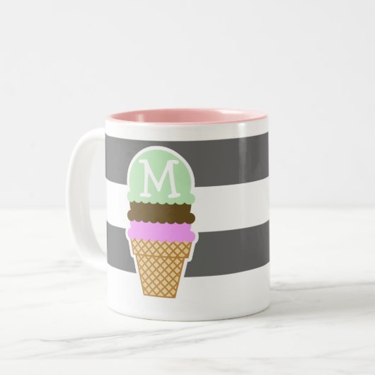 薄暗い灰色の横のアイスクリームコーンは縞で飾ります ツートーンマグカップ (正面左)