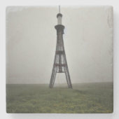 薄暗い霞の高いアンテナ電波塔 ストーンコースター (正面)