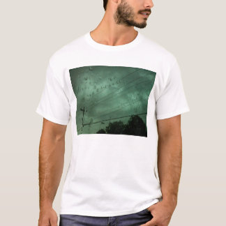 薄暗い Tシャツ
