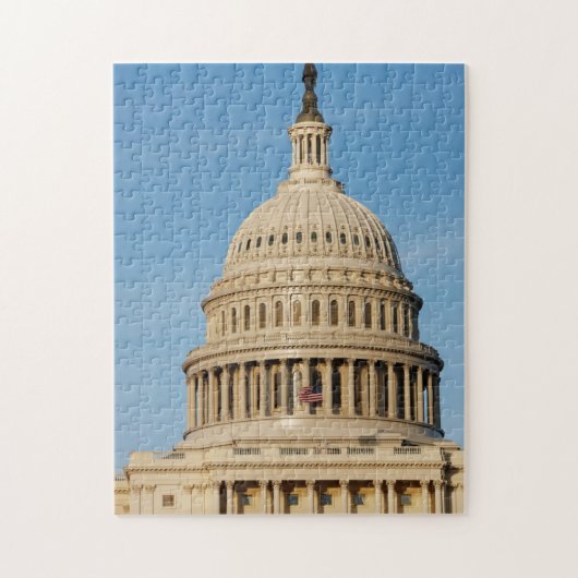 薄暗がりで撃たれる国会議事堂の建物 ジグソーパズル (縦)