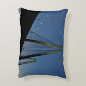 薄暗がりのアーサーRavenel Jr.橋 アクセントクッション (裏面(縦))