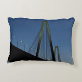 薄暗がりのアーサーRavenel Jr.橋 アクセントクッション (裏面)