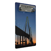薄暗がりのアーサーRavenel Jr.橋 ミニクリップボード (アングル)
