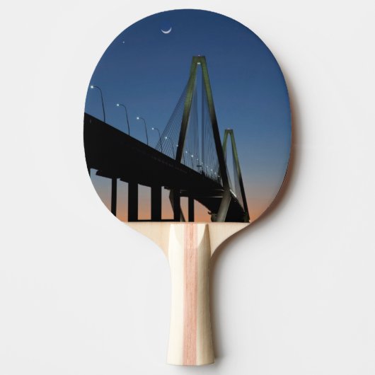 薄暗がりのアーサーRavenel Jr.橋 卓球ラケット (正面)