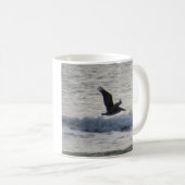 薄暗がりのコーヒー・マグのペリカン コーヒーマグカップ (正面右)