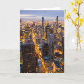 薄暗がりのシカゴの都心のスカイライン カード (黄色い花)