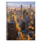 薄暗がりのシカゴの都心のスカイライン ノートブック (正面)