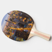 薄暗がりのシカゴの都心のスカイライン 卓球ラケット (横)