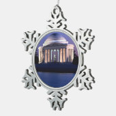 薄暗がりのトーマス・ジェファーソンの記念物 スノーフレークピューターオーナメント (右)