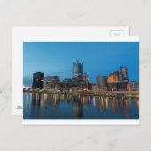 薄暗がりのピッツバーグのスカイライン ポストカード (正面/裏面)