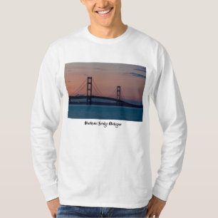 薄暗がりのマキナック橋 Tシャツ