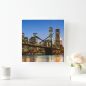 薄暗がりのマンハッタンおよびブルックリン橋 スクエア壁時計 (ホーム)