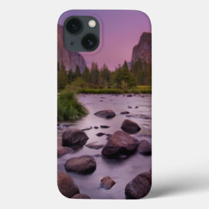 薄暗がりのヨセミテ国立公園 iPhone 13ケース