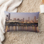薄暗がりの米国、イリノイ、シカゴのスカイライン ランバークッション (ブランケット)