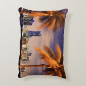 薄暗がりの米国、フロリダ、マイアミのスカイライン アクセントクッション (裏面(縦))