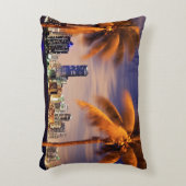 薄暗がりの米国、フロリダ、マイアミのスカイライン アクセントクッション (正面(垂直))