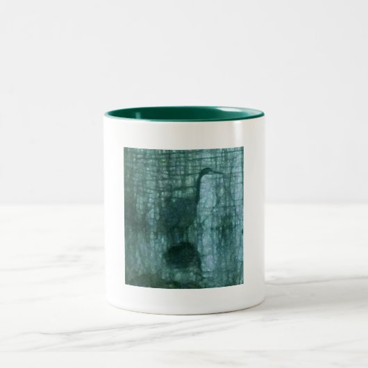 薄暗がりの素晴らしい青鷲 ツートーンマグカップ (中央)