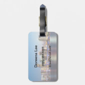 薄暗がりの都心のマイアミの照らされたスカイライン ラゲッジタグ (裏面縦)