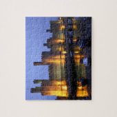 薄暗がりのCaernarfonの城 ジグソーパズル (縦)