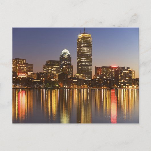 薄暗がり2の米国、マサチューセッツ、ボストンのスカイライン ポストカード (正面)