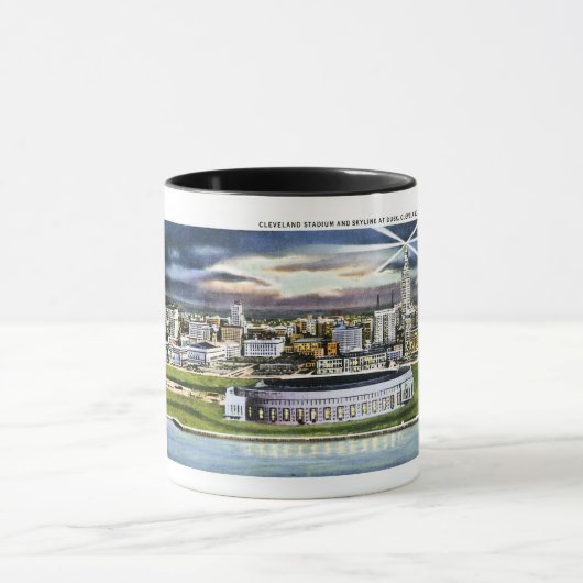 薄暗がり、クリーブランド、オハイオ州のクリーブランドの競技場のスカイライン マグカップ (中央)