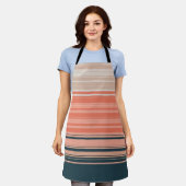 薄桃、珊瑚、オレンジ色のパターストライプのン エプロン (着用した状態)