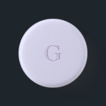 薄無地の紫薄紫の背景カスタム文字 缶バッジ<br><div class="desc">この美しい淡いパステルパープルは私が咲く薄紫の花を撮った写真から。このボタンピンは、任意の文字で編集でき、独自の目的で使用できる。編集ボタンを押すだけ。この薄青の紫モダン色の薄紫にモノグラムのは暗薄紫タイポグラフィを選んだ。デザイン独自のロゴ、モットー、このボタンで引用文。紫の美しいパステル色のための私のコレクションを参照。</div>