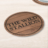 薄素朴褐色の木フェイク彫り名バー ラウンドペーパーコースター (アングル)