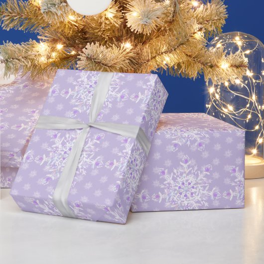 薄紫の雪の結晶と輝くハート ラッピングペーパー (クリスマス)