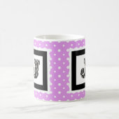 薄紫または白い水玉模様のシマウマのプリントの手紙"J" コーヒーマグカップ (中央)