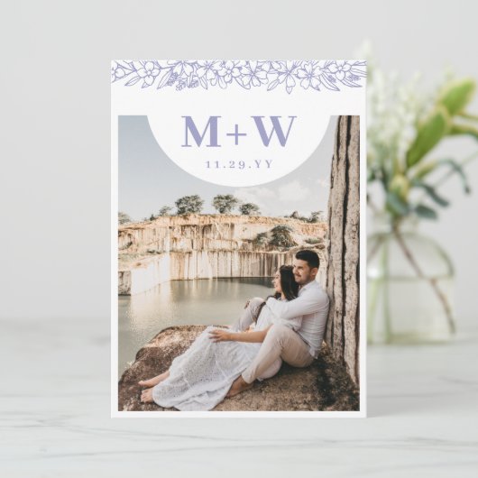 薄紫イニシャルと花モダン写真両面 セーブザデート (スタンド正面)