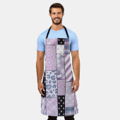 薄紫パッチワークエプロン – サマーキッチンスタイル エプロン (着用した状態)