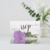 薄紫パープル反射バラエレガントな結婚式RSVP ポストカード (スタンド正面)