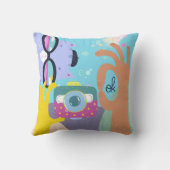 薄紫ファンキー漫画キャットシェードカメラハンドブルー クッション (裏面)