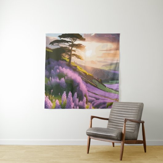 薄紫フラワーズ開花オンヒルアットサンセットグロー タペストリー (インサイチュ)