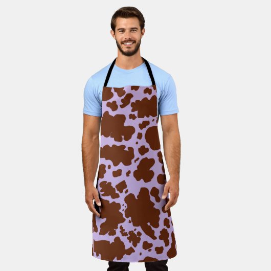 薄紫モダン紫と茶色の牛の皮膚プリント エプロン (着用した状態)