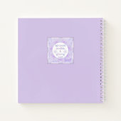 薄紫色のスノーフレークとキラキラしたハート ノートブック (裏面)