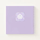 薄紫色のスノーフレークとキラキラしたハート ノートブック (裏面)