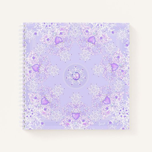 薄紫色のスノーフレークとキラキラしたハート ノートブック (正面)