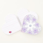 薄紫色のスノーフレークとキラキラしたハート ノートブック (内部)