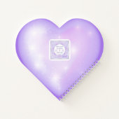 薄紫色のスノーフレークとキラキラしたハート ノートブック (裏面)