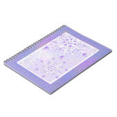 薄紫色のスノーフレークとキラキラしたハート ノートブック (左側)