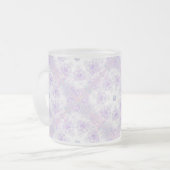 薄紫色のスノーフレークとキラキラしたハート フロストグラスマグカップ (正面左)