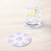 薄紫色のスノーフレークとキラキラしたハート ラウンドペーパーコースター (インサイチュ)