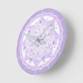 薄紫色のスノーフレークとキラキラしたハート ラウンド壁時計 (傾斜)