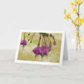 薄緑の背景に対するピンクの明るい赤紫色 カード (黄色い花)