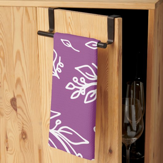 薄茄子の暖かい紫のフローラ キッチンタオル (三つ折り)