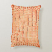 薄茶色のワニ革のテクスチャ アクセントクッション (裏面(縦))