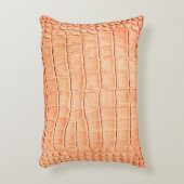 薄茶色のワニ革のテクスチャ アクセントクッション (正面(垂直))