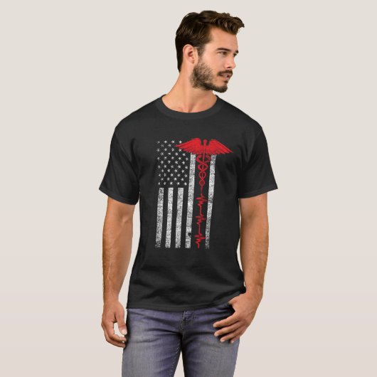薄赤線USA米国国旗のハートビートプライドナースT Tシャツ (正面フル)
